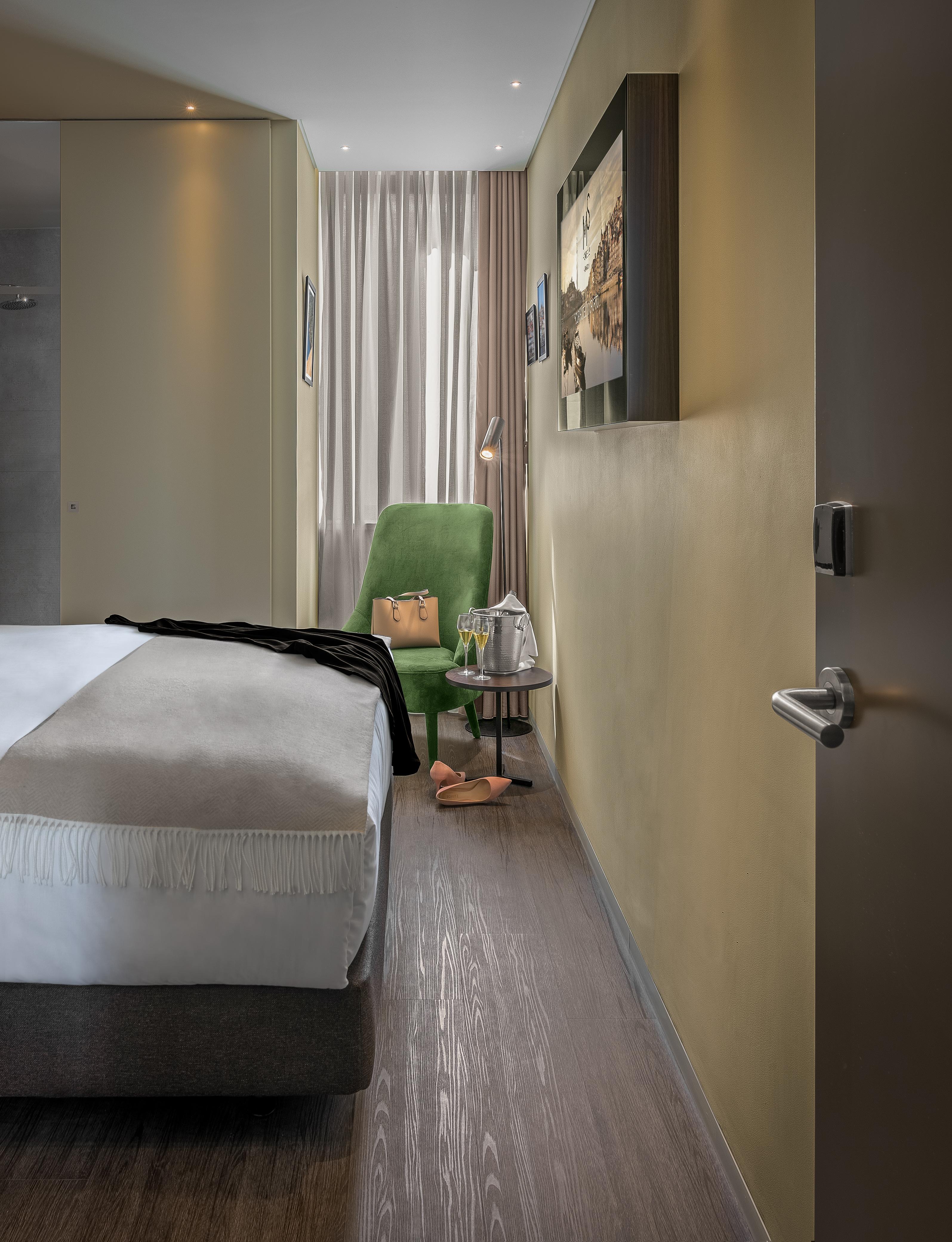 Hotel Moon & Sun